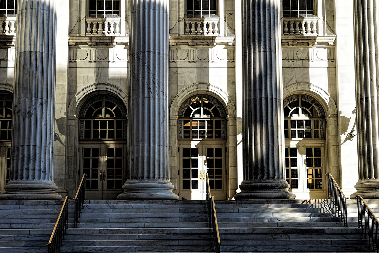 courthouse-1223279_1280